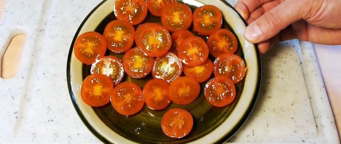 How to cut a dozen cherry tomatoes in one motion