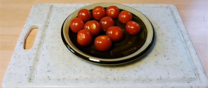 איך לחתוך תריסר עגבניות שרי בתנועה אחת