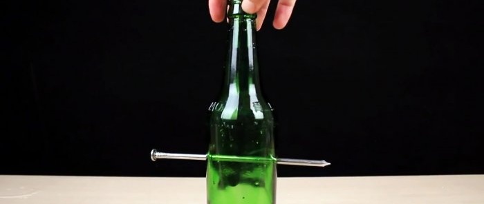Как да пробием стъклена бутилка с пирон