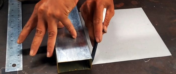 Come piegare un tubo profilato ad angolo retto nello stile della scultura in legno