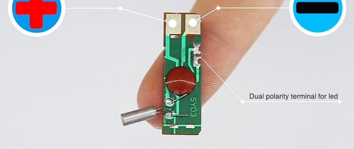 Lumière stroboscopique de police faite maison à partir d'un mécanisme de montre à quartz