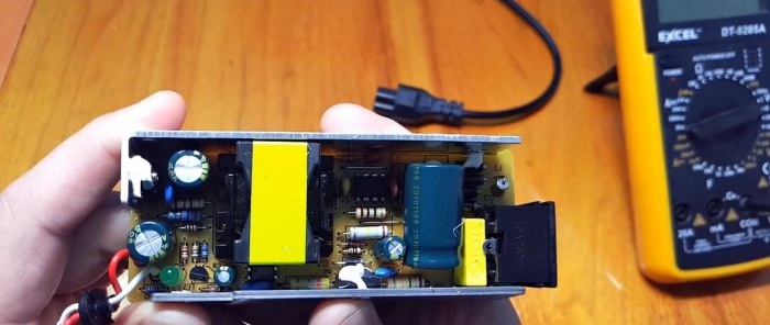 How to change the output voltage of a laptop power supply