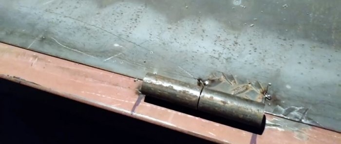 Hur man jämnt och korrekt svetsar gångjärn på en ståldörr eller grind