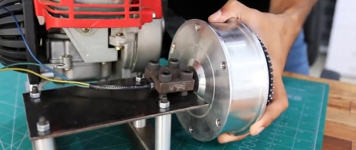 Hoe maak je een kleine elektrische generator van een Segway en een trimmermotor
