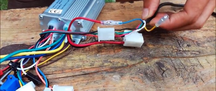 Wie man einen Elektroroller baut, der von einem Autogenerator angetrieben wird