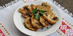 Fried champignons in crispy breading