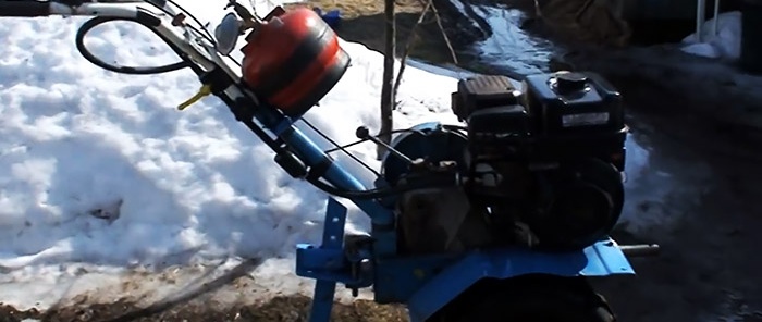Bagaimana untuk menukar traktor berjalan di belakang petrol kepada gas