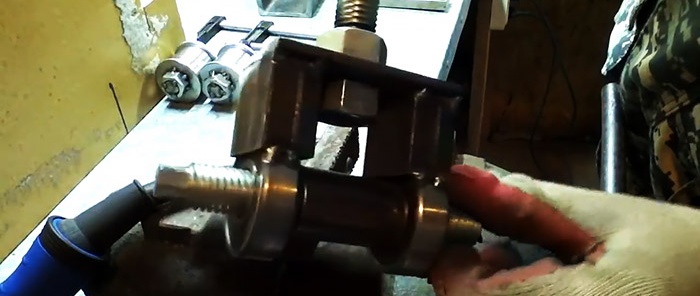 Do-it-yourself pipe bender is simple and almost free