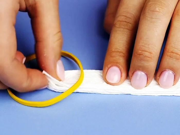 Cómo hacer una mascarilla médica con una toalla de papel en 2 minutos