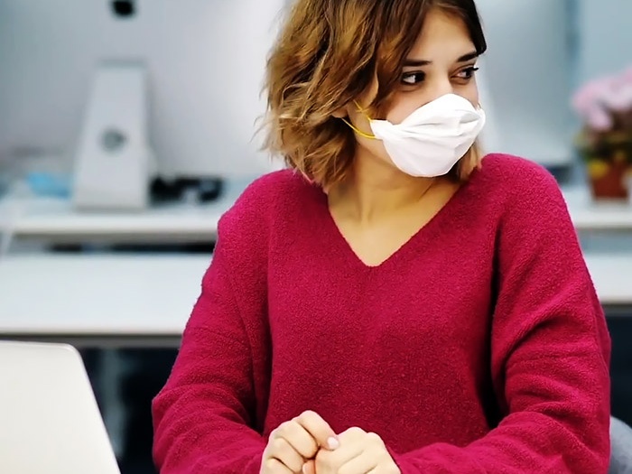 Jak vyrobit lékařskou masku z papírového ručníku za 2 minuty