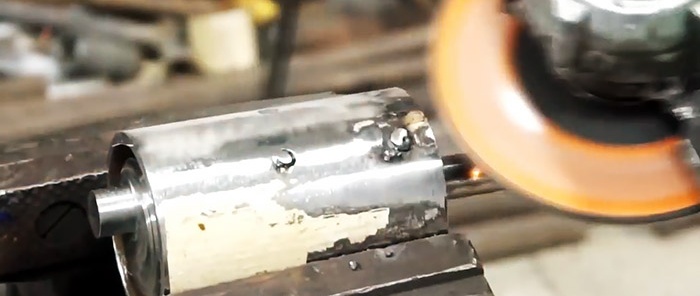 Snabb metallsax som drivs av en elektrisk borr