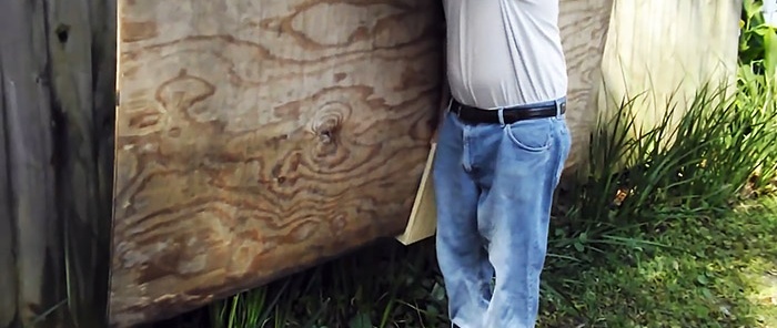 3 formas de transportar fácilmente grandes láminas de madera contrachapada solo