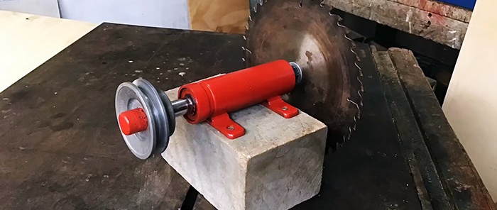 Cara membuat aci untuk gergaji bulat daripada bahan sekerap