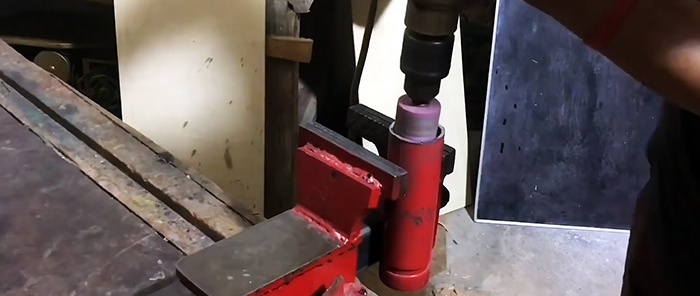 Cómo hacer un eje para una sierra circular a partir de materiales de desecho.
