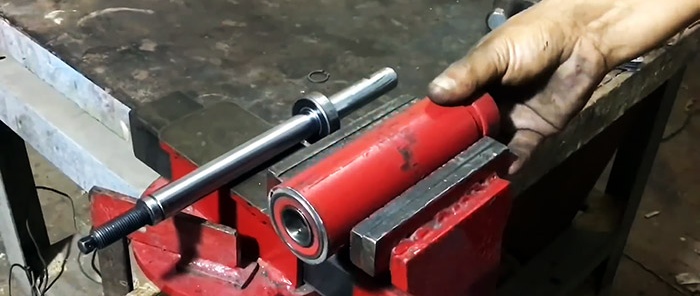 Cara membuat aci untuk gergaji bulat daripada bahan sekerap