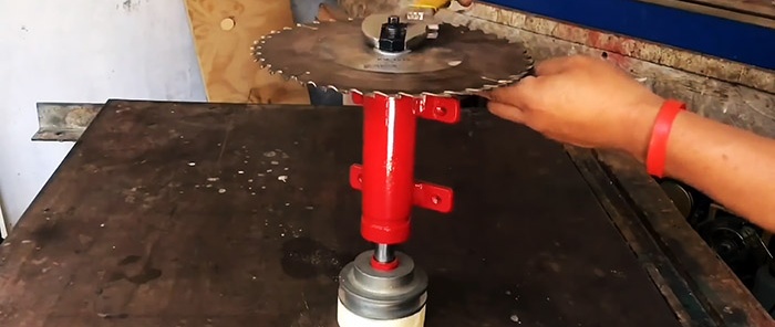 Wie man aus Abfallmaterialien einen Schaft für eine Kreissäge herstellt