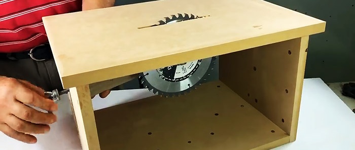Cách chế tạo máy cưa đĩa nhỏ gọn từ máy khoan có thể điều chỉnh độ sâu cắt