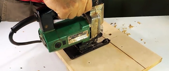 Paano gumawa ng isang compact circular saw mula sa isang drill na may adjustable cutting depth