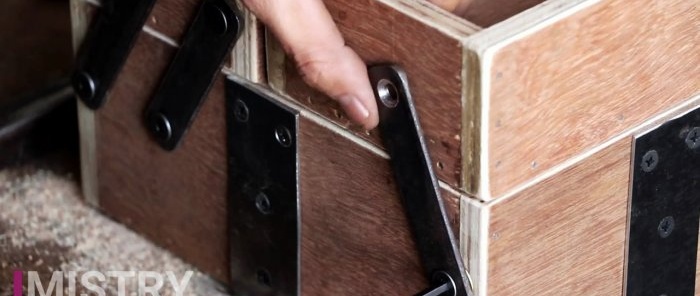 Sådan laver du en værktøjskasse med dine egne hænder