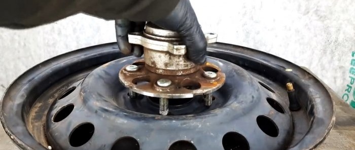 Hose reel from car disc and hub