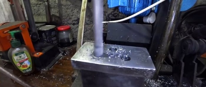 Hvordan lage en enkel maskin fra en skinne for å lage kjeder