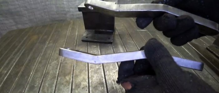 Hvordan lage en enkel maskin fra en skinne for å lage kjeder