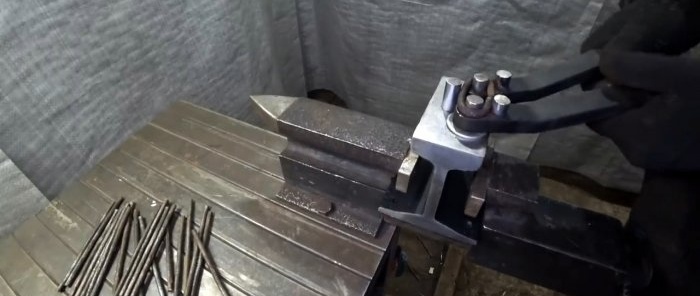 Cách chế tạo một chiếc máy đơn giản từ thanh ray để làm dây chuyền
