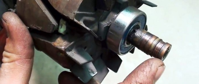 Com canviar els anells de desplaçament en un rotor del generador