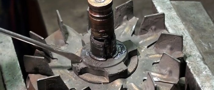 Com canviar els anells de desplaçament en un rotor del generador