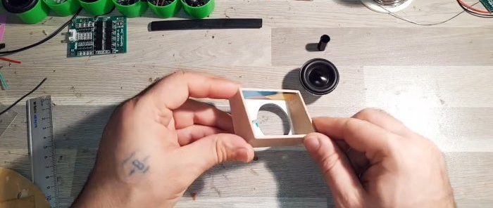 Bagaimana untuk membuat subwufer mini dengan Bluetooth