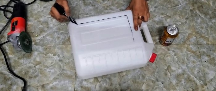 Капан за мишки, изработен от пластмасова кутия