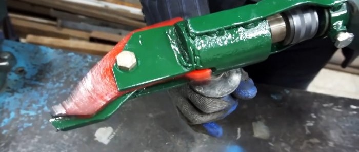 Gawang bahay na drill attachment para sa mabilis na pagputol ng sheet metal