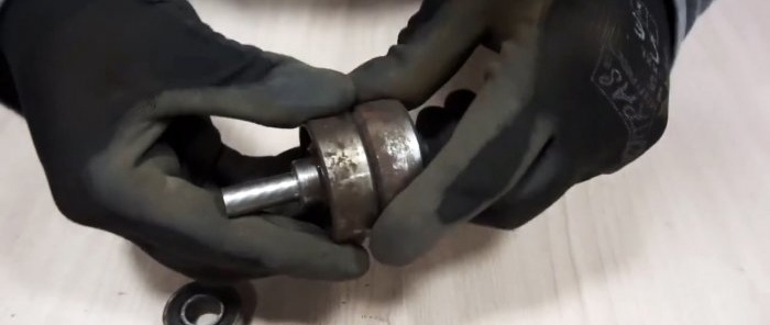 Lampiran gerudi buatan sendiri untuk memotong kepingan logam dengan cepat