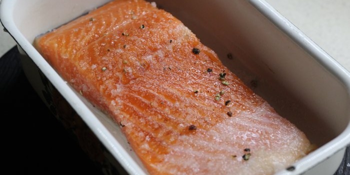 Как да солите червена риба у дома