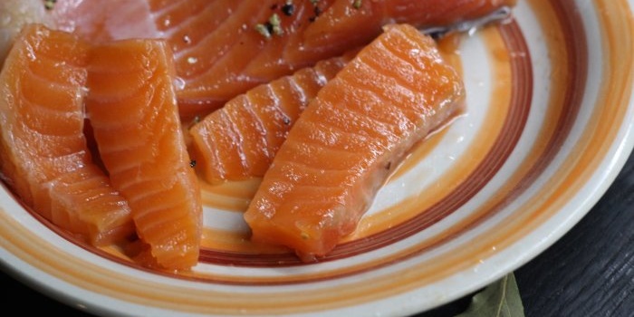 How to salt red fish at home