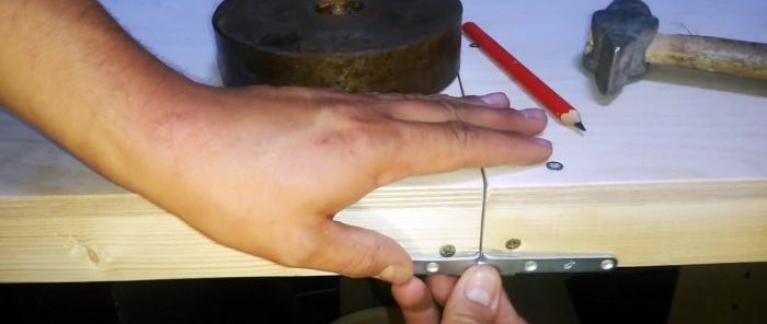 Како направити стабилан склопиви путни сто својим рукама