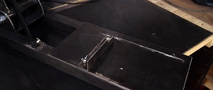 Hvordan lage en skjæremaskin av en vinkelsliper og gamle støtdempere