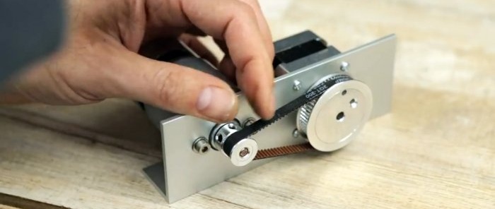 Cómo montar una sierra de calar de hilo para cortar figuras