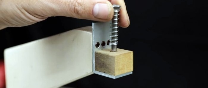 Hur man monterar en strängsticksåg för figurskärning