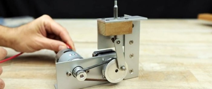Hur man monterar en strängsticksåg för figurskärning