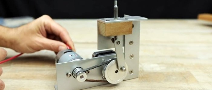 How to assemble a string jigsaw for figure cutting