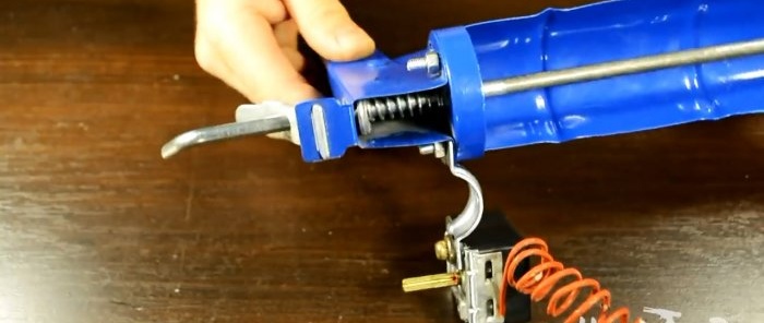 How to make an extruder for melting plastic from a sealant gun
