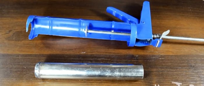 Как да направите екструдер за топене на пластмаса от пистолет за уплътнител