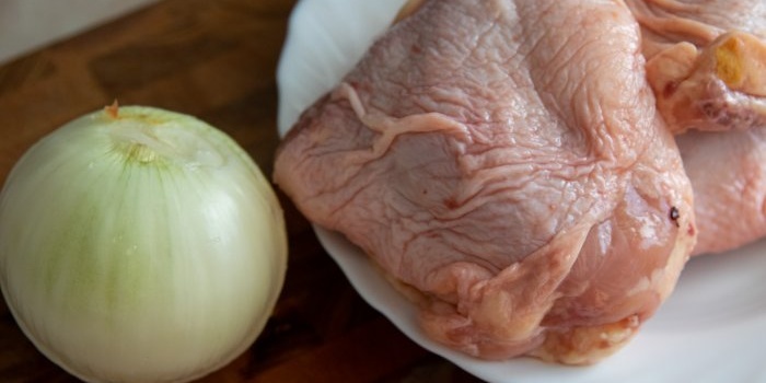 Hühnchen in der Dose ist die einfachste und köstlichste Art, es zuzubereiten
