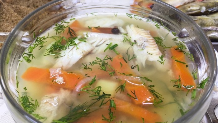 Recept na okounovou rybí polévku s kaviárem