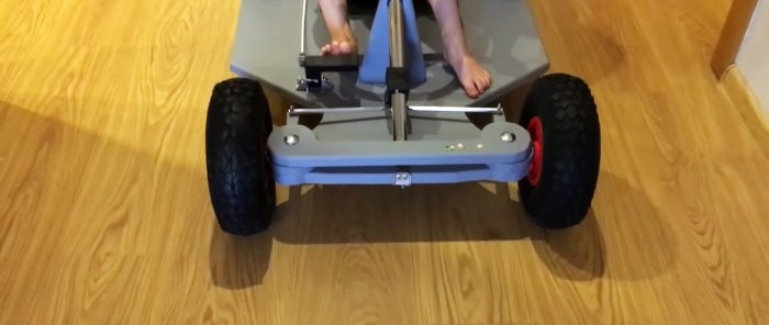 วิธีทำรถยนต์ไฟฟ้าสำหรับเด็กจากไม้อัดและไขควง