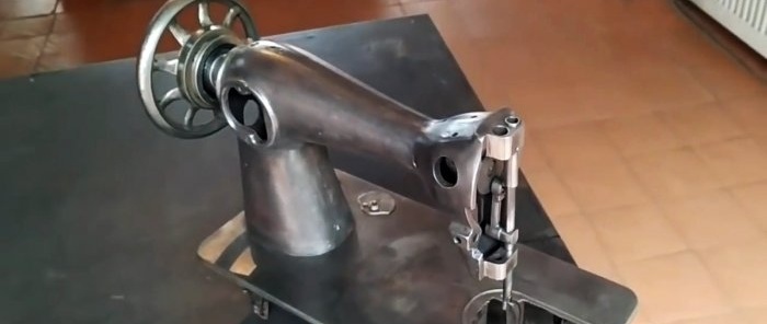 Cómo convertir una máquina de coser en una sierra de calar