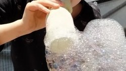 Orihinal na DIY worm soap bubbles