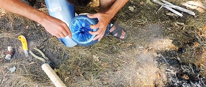 Hoe maak je een clamshell van een plastic fles