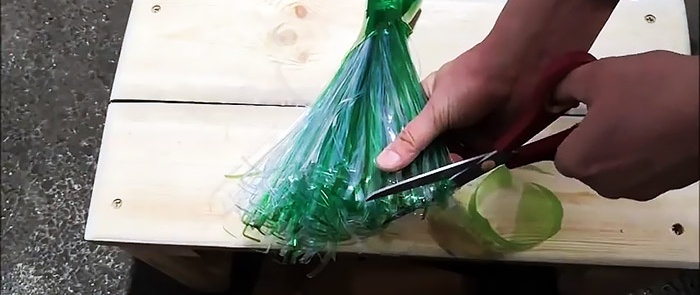 How to make a broom from plastic bottles